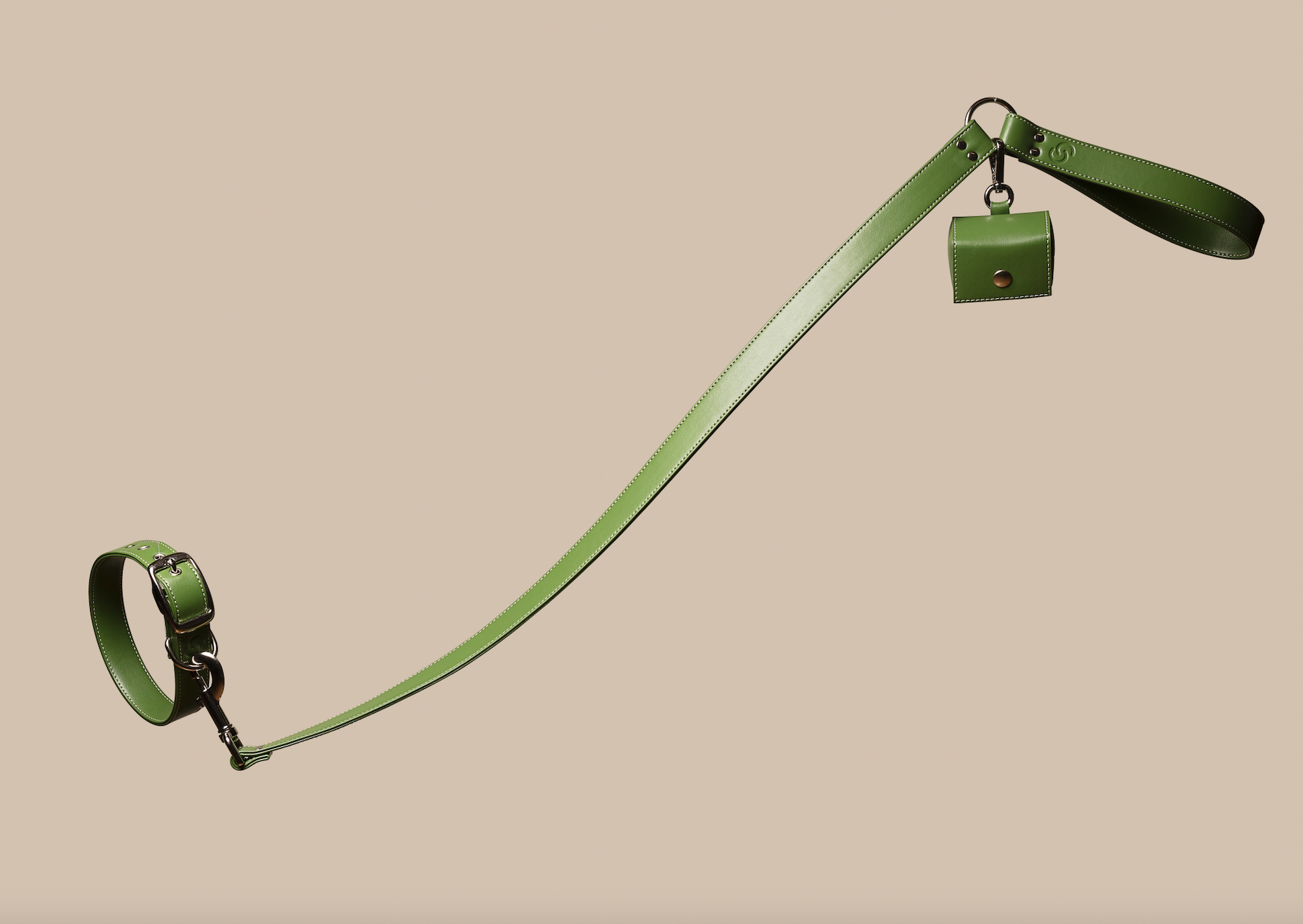 Rope scratcher in leather verde for dogs - image 3