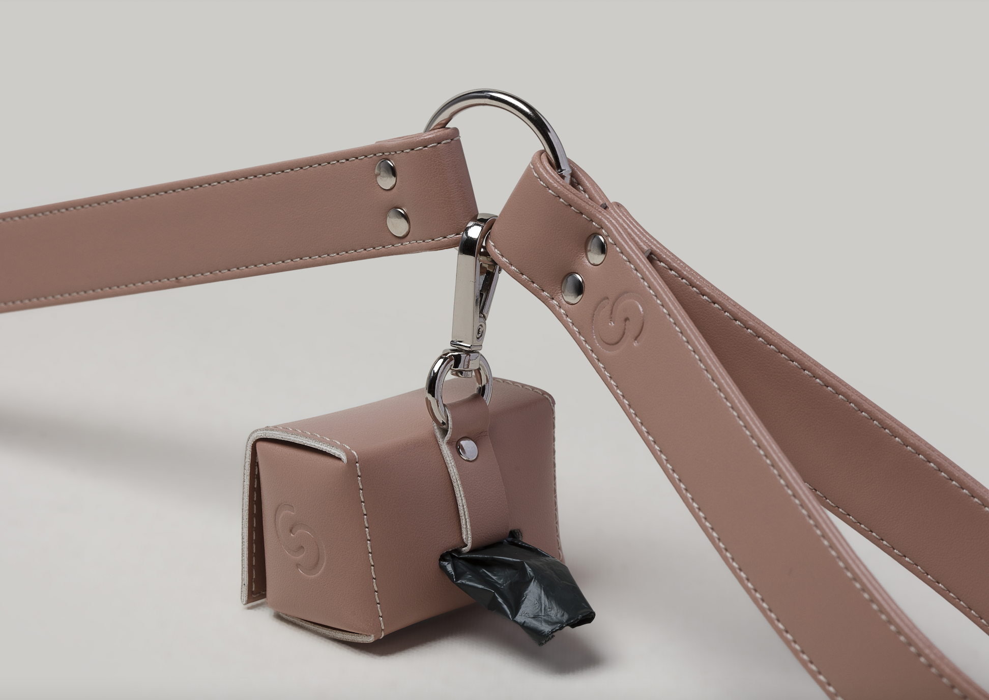 Blush pink apple leather lead for dogs - image 2