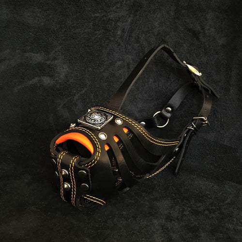 Bozal de entrenamiento ajustable suave de cuero negro para perros - imagen 1