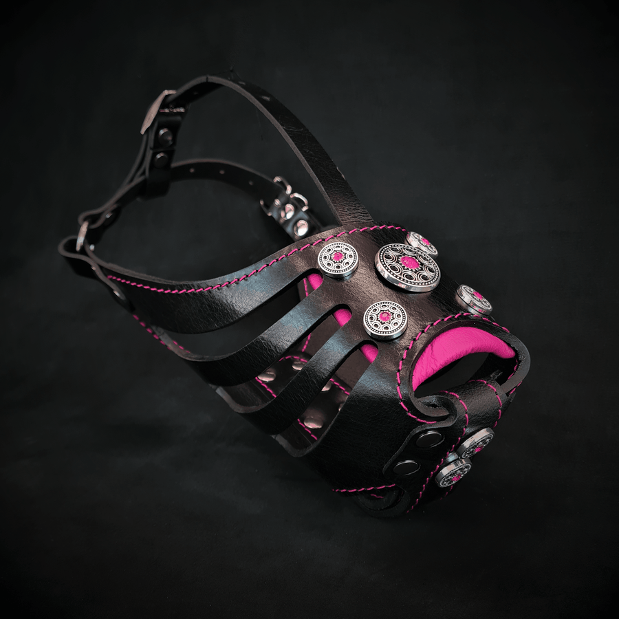 Bozal de cesta Bijou negro y rosa para perros