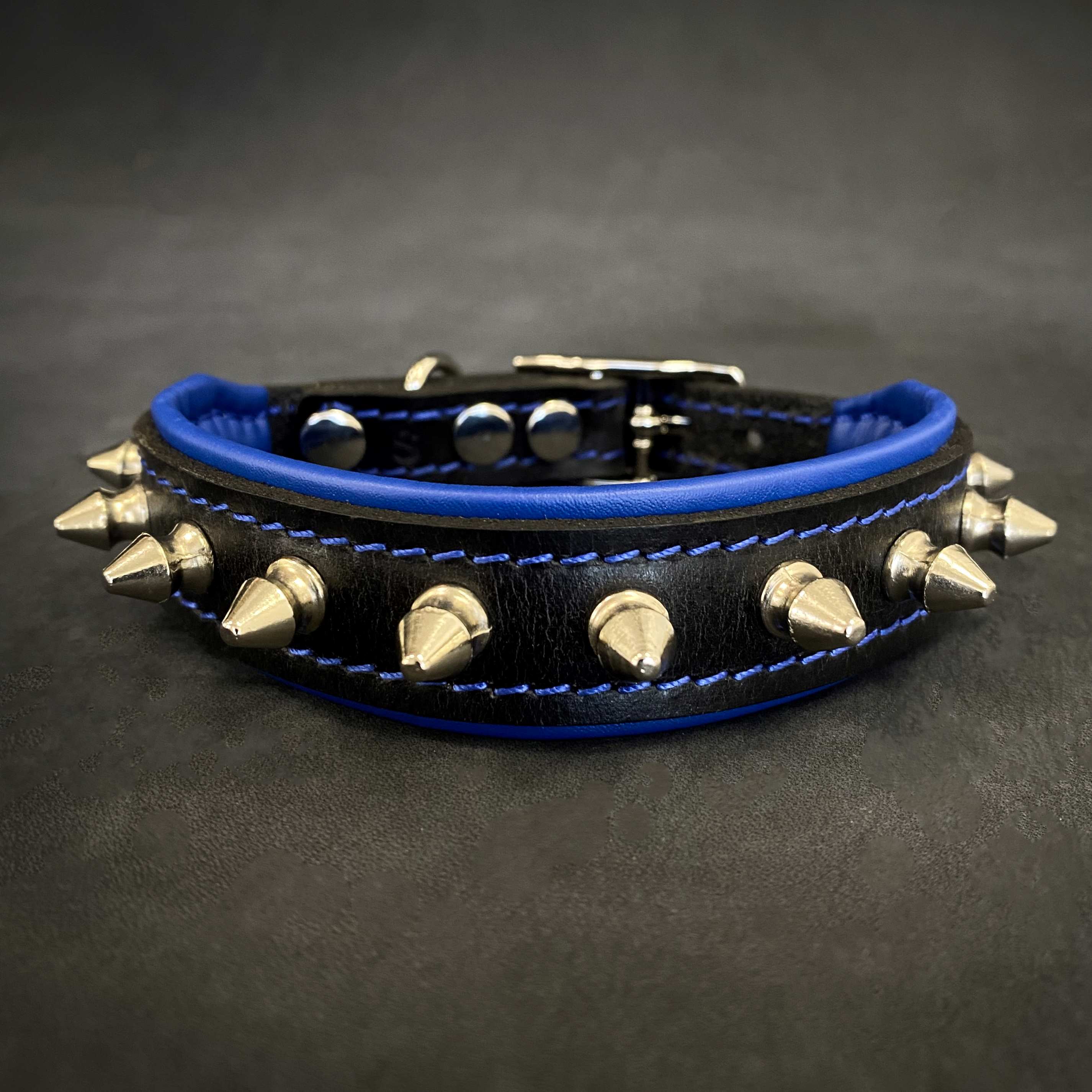 Collar ajustable suave de cuero negro para perros - imagen 5