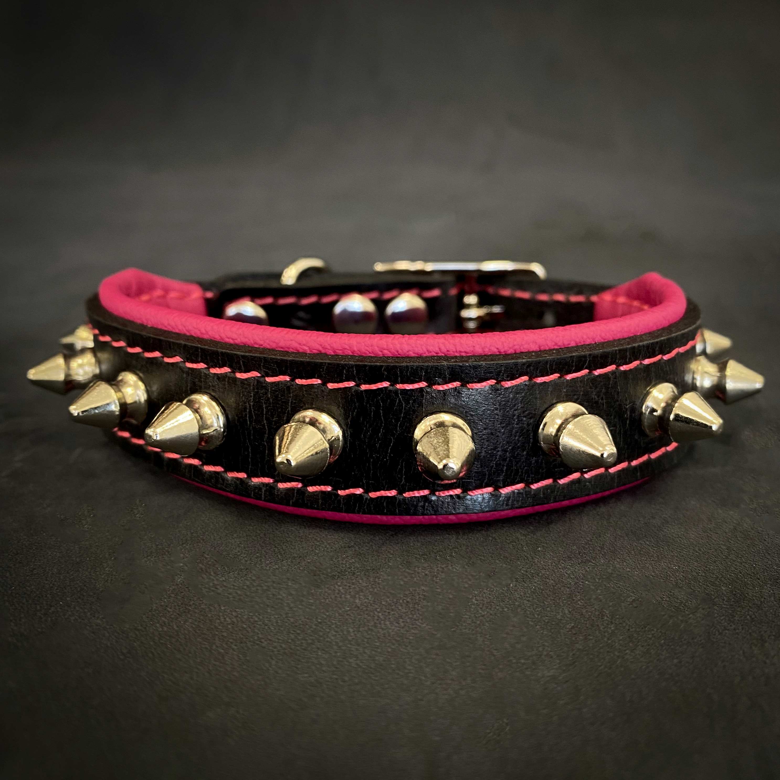 Collar ajustable suave de cuero negro para perros - imagen 8