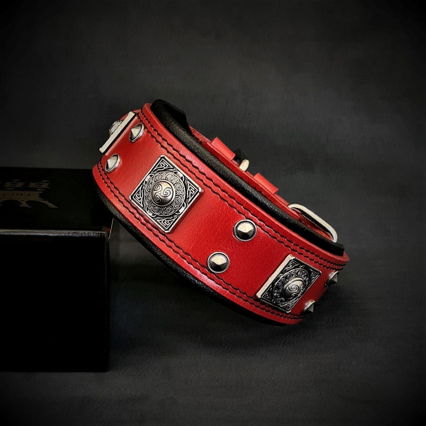 The "Eros" collar 2 inch wide Red fuer Hunde und Katzen - Bild 1
